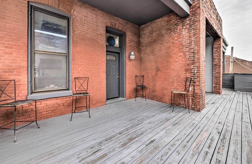 The Gate Apartamento | St Louis Apt w/ Large Deck ~ 3 Mi to Downtown
