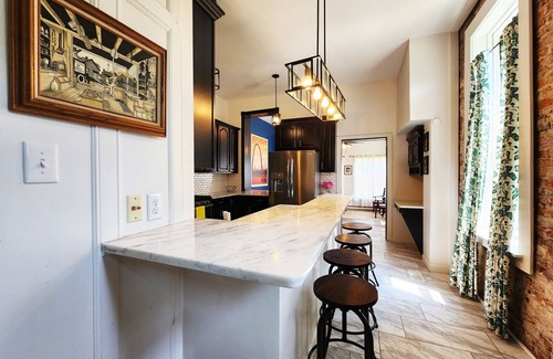 Benton Park Casa | St. Louis Modern Retreat- sleeps 12-Family Friendly-Convenient Location