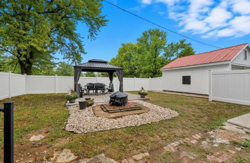 Mehlville Casa | St, Louis Retreat with Game Room & Yard home