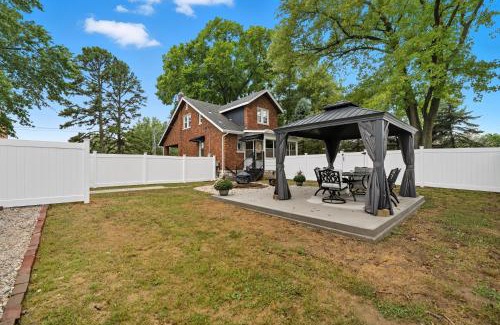 Mehlville Casa | St, Louis Retreat with Game Room & Yard home