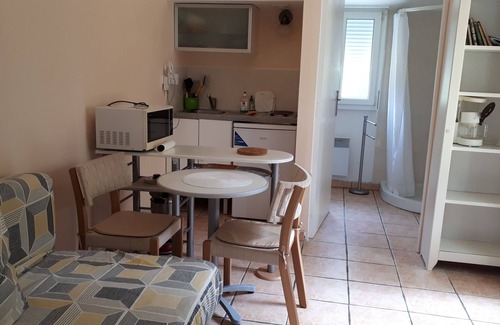 Saint-Marc-sur-Mer Apartamento | St. marc sur mer, en un jardín arbolado, agradable estudio para 2 personas.