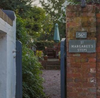 Topsham Apartamento | St Margaret's Steps Luxury apartment sleeps 8