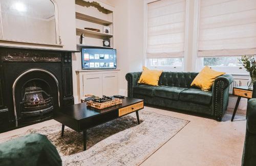Gloucester Casa | St Michaels Town House - Elegant and Large Holiday Home in the Heart of Gloucester