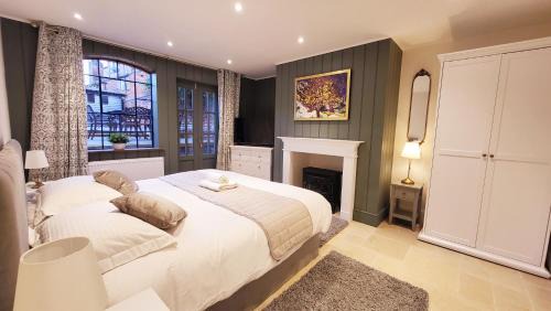 Gloucester Casa | St Michaels Town House - Elegant and Large Holiday Home in the Heart of Gloucester