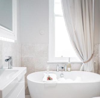 Gloucester Casa | St Michaels Town House - Elegant and Large Holiday Home in the Heart of Gloucester