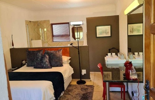 Alberton Cabina | St Michelle Guest Lodge