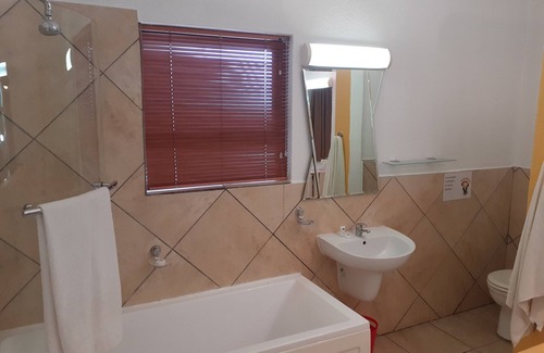 Alberton Cabina | St Michelle Guest Lodge
