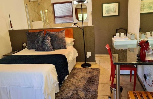 Alberton Cabina | St Michelle Guest Lodge