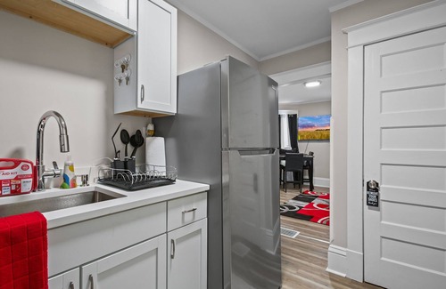 Midway Apartamento | St. Paul Fry St. Office Suite #4
