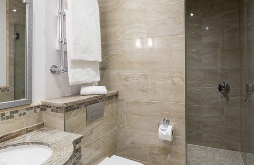 Avonmore and Brook Green Hotel | St Paul's Hotel