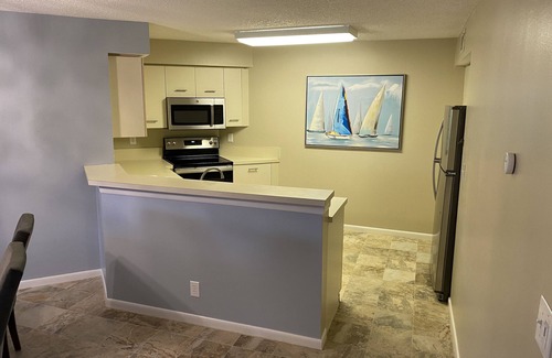 Isla del Sol Condominio | St. Pete Beach Bahia 155 Vista Verde East - Super Clean! - 2/2 Condo Sleeps 6