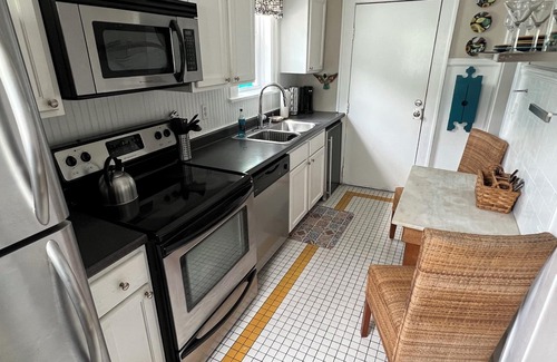 Crescent Lake Apartamento | Amueblado Un Dormitorio más Sunroom - Cerca de Downtown St Pete