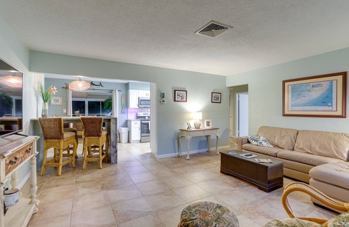 South Pinellas Community Council Casa | St Petersburg Home w/ Yard & Grill: 2 Mi to Beach!