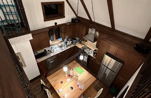 Saint-Sauveur Chalet De Esquí | St Sauveur Chalet; easy access to nearby ski hills and village; pet friendly
