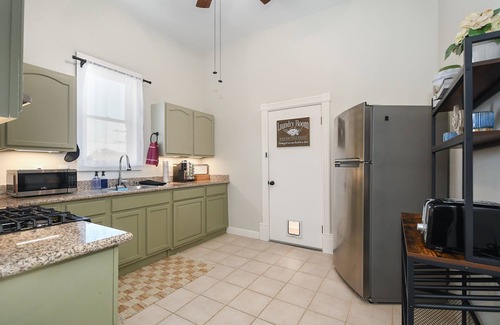 Vallejo Casa | ~ St. Vincent Hills ~ Walk to Farmers Market, SF Ferry Terminal, & Downtown ~