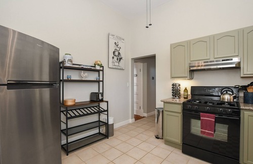 Vallejo Casa | ~ St. Vincent Hills ~ Walk to Farmers Market, SF Ferry Terminal, & Downtown ~