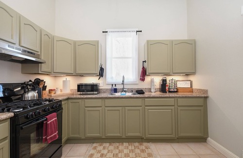 Vallejo Casa | ~ St. Vincent Hills ~ Walk to Farmers Market, SF Ferry Terminal, & Downtown ~