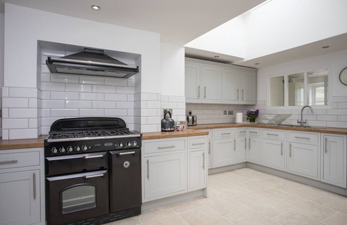 Llanfaethlu Cabaña | STABL BACH, pet friendly, character holiday cottage in Llanfaethlu