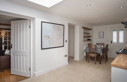 Llanfaethlu Cabaña | STABL BACH, pet friendly, character holiday cottage in Llanfaethlu