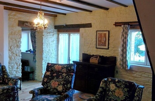 Le Mesnil-Amand Casa | Conversión estable en una idílica ubicación rural, cerca de la costa.
