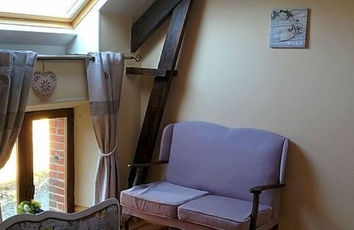Le Mesnil-Amand Casa | Conversión estable en una idílica ubicación rural, cerca de la costa.