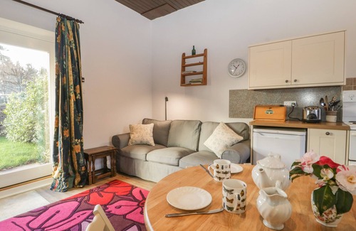 Fiddington Cabaña | STABLE COTTAGE, pet friendly, country holiday cottage in Triscombe