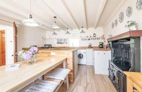 Dunblane Cabaña | Stable Cottage Sleeps 4 (2 Bedrooms) On Scottish Country Estate