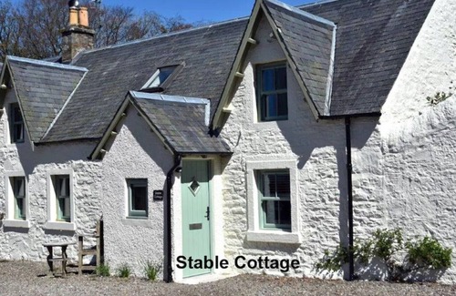 Dunblane Cabaña | Stable Cottage Sleeps 4 (2 Bedrooms) On Scottish Country Estate