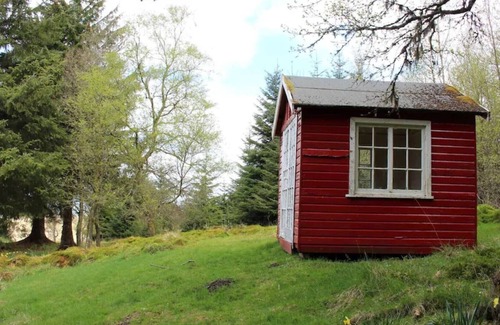 Dunblane Cabaña | Stable Cottage Sleeps 4 (2 Bedrooms) On Scottish Country Estate