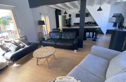 Begles Casa | Stable near Bordeaux with swimming pool