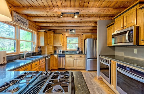 Bryson City Casa | Stacked Stone Retreat - Bryson City Luxury Log Home close to town
