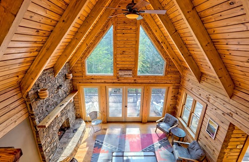 Bryson City Casa | Stacked Stone Retreat - Bryson City Luxury Log Home close to town