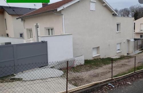 Decines-Charpieu Apartamento | Stade OL et grand large 1 chambre