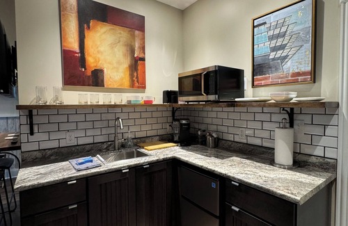 Babe Denny Casa | Stadium Stays #1 in downtown INDY. A 5 minute walk to the stadium. Free parking.