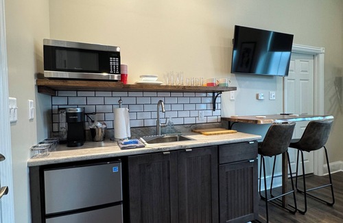 Babe Denny Casa | Stadium Stays #2 in downtown INDY. 5 minute walk to the Stadium. Free parking.