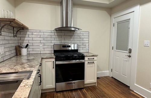 Babe Denny Casa | Stadium Stays #9 Downtown INDY, 5 minute walk to Lucas Oil Stadium Free Parking