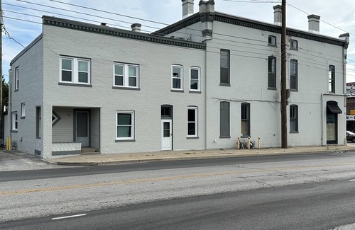 Babe Denny Casa | Stadium Stays #9 Downtown INDY, 5 minute walk to Lucas Oil Stadium Free Parking