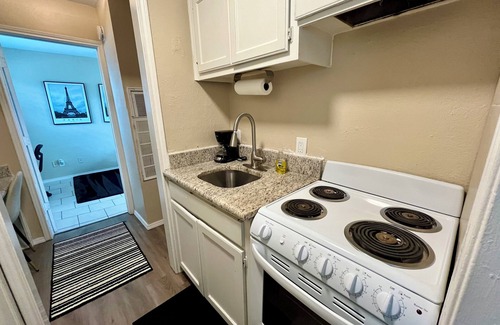 South Arlington Apartamento | Stadium Suite: 3 miles from AT&T & Globe Life Stadium