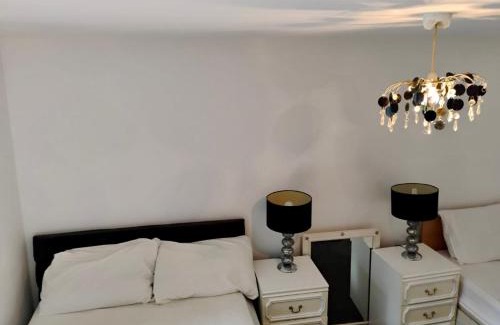 Cradley Casa | Stainless Guests house