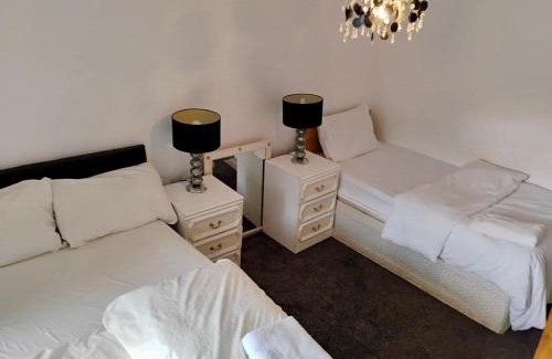Cradley Casa | Stainless Guests house