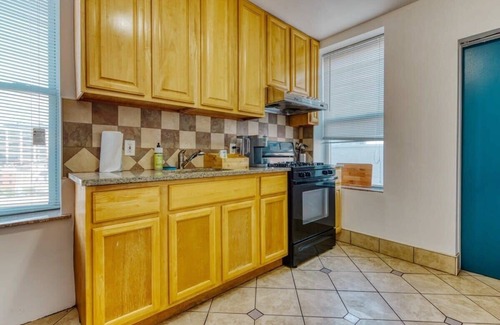 Chinatown Apartamento | Stairway | 3BR Apt w W/D, Home Theater