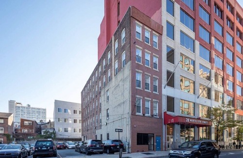 Chinatown Apartamento | Stairway | 3BR Apt w W/D, Home Theater