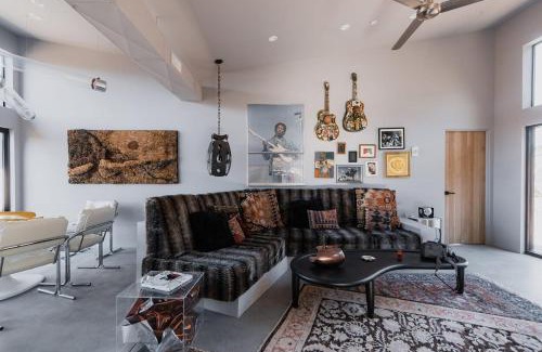 Pioneertown Casa | Stairway To Heaven By The Cohost Company