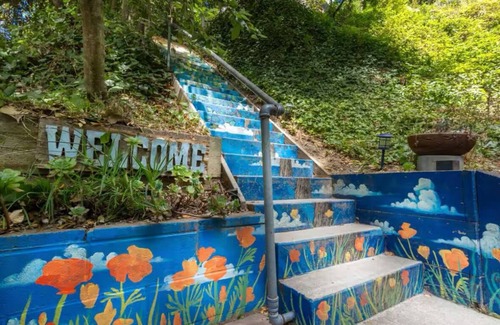 Aptos Apartamento | Stairway to Treetop Heaven- Lower 1bd w/private hot tub and deck!