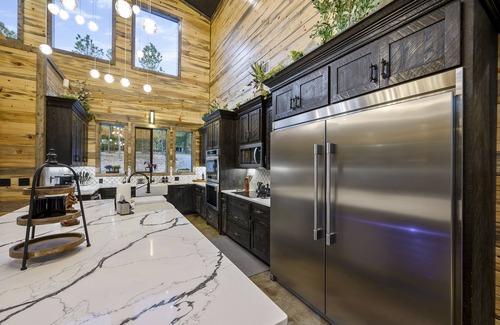 Pickens Cabina | Stallion | Sleeps 40 | EV Outlet | Creekside | Gameroom | Playset