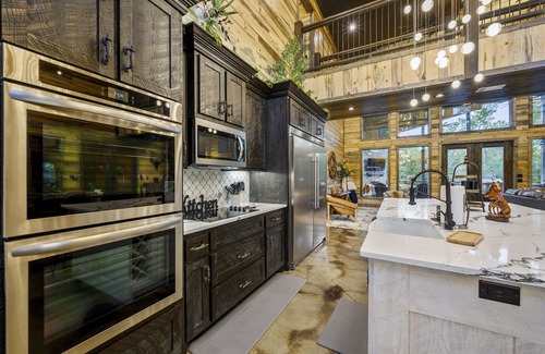 Pickens Cabina | Stallion | Sleeps 40 | EV Outlet | Creekside | Gameroom | Playset
