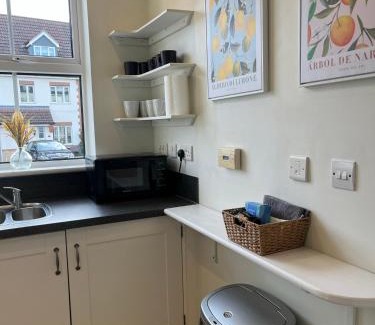 Stamford Casa | Stamford House - Superb Short Stays and Contractors with Free Parking