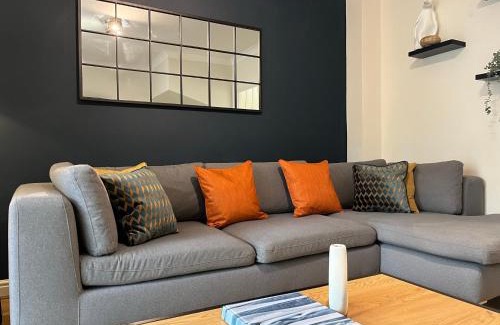 Stamford Casa | Stamford House - Superb Short Stays and Contractors with Free Parking