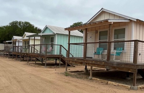 Kerrville Cabina | Standalone Double Queen Cabin near River #14