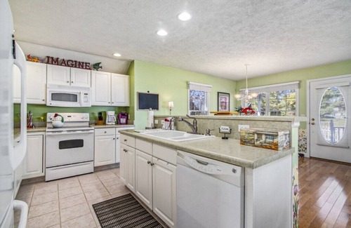 Manistee Cabaña | Standalone Harbor Village Cottage at Beach